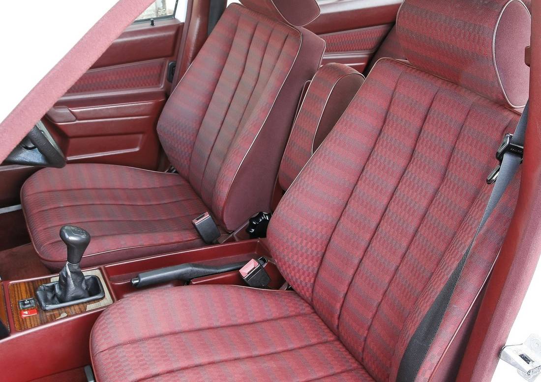 mercedes-benz-w201-seats