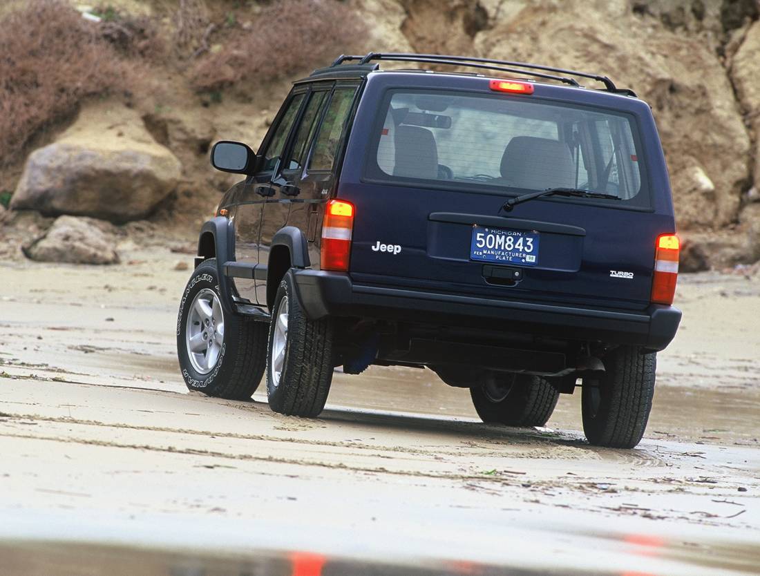 jeep-cherokee-xj-back