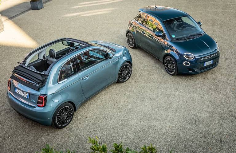  Präsentiert sich als kleines und günstiges Cabrio mit italienischem Flair: Der Fiat 500C.