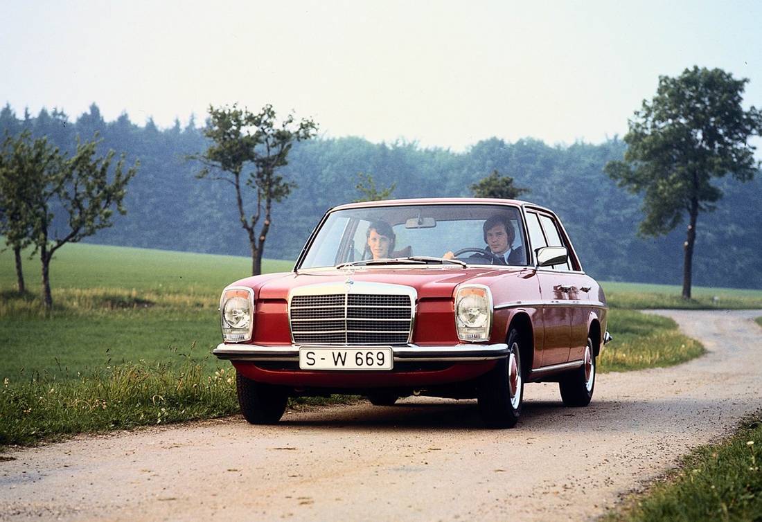 Mercedes-Benz-240_D_3.0-1974