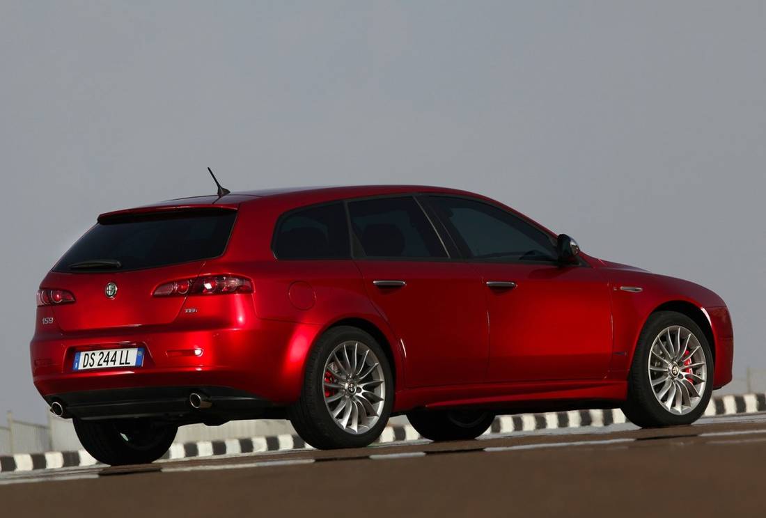 alfa-romeo-159-back