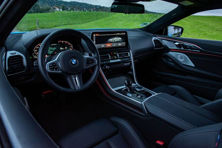 bmw-850i-xdrive-2024-cockpit