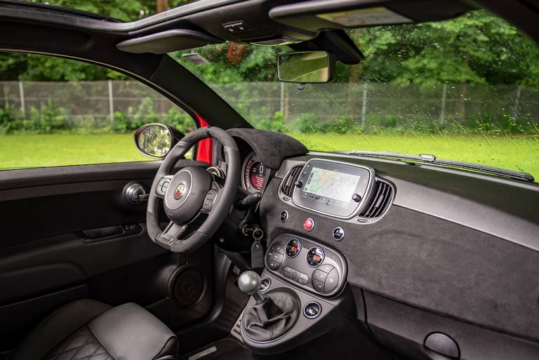 Fiat-Abarth-595-Competizione-Dynamic-Cockpit