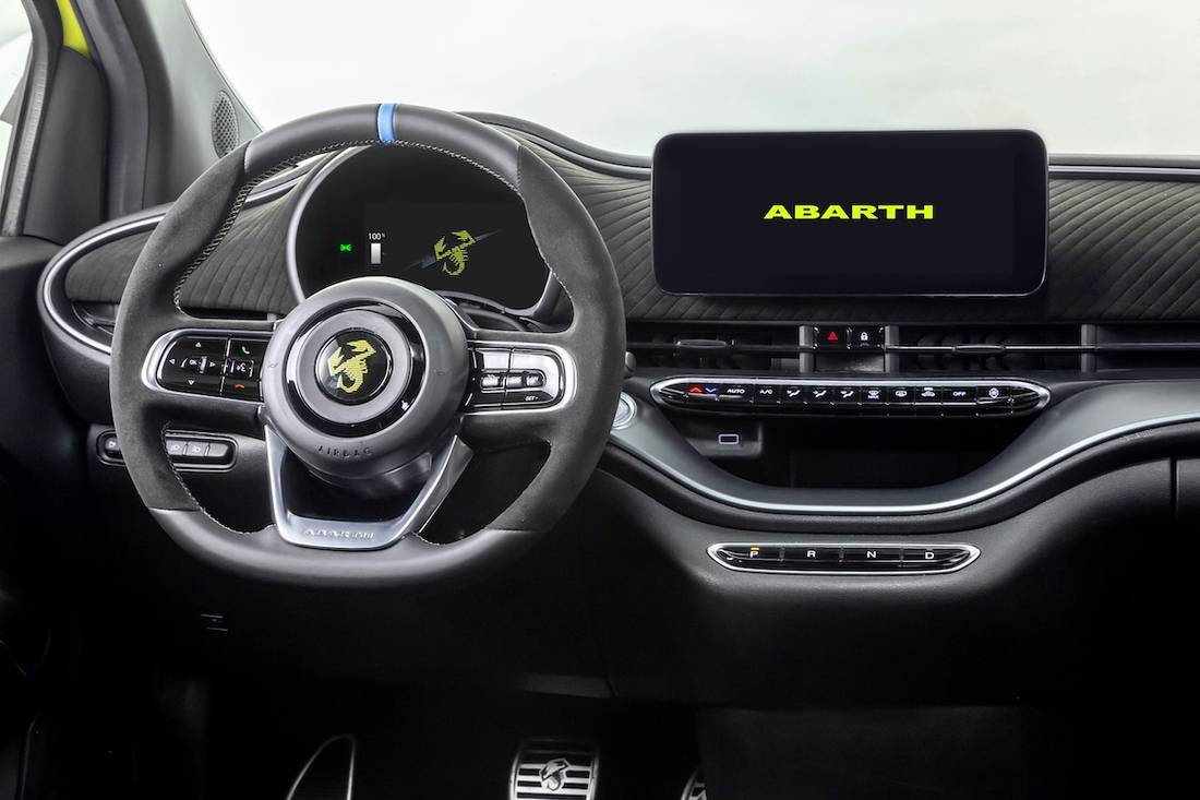 Abarth 500e (2022) interieur