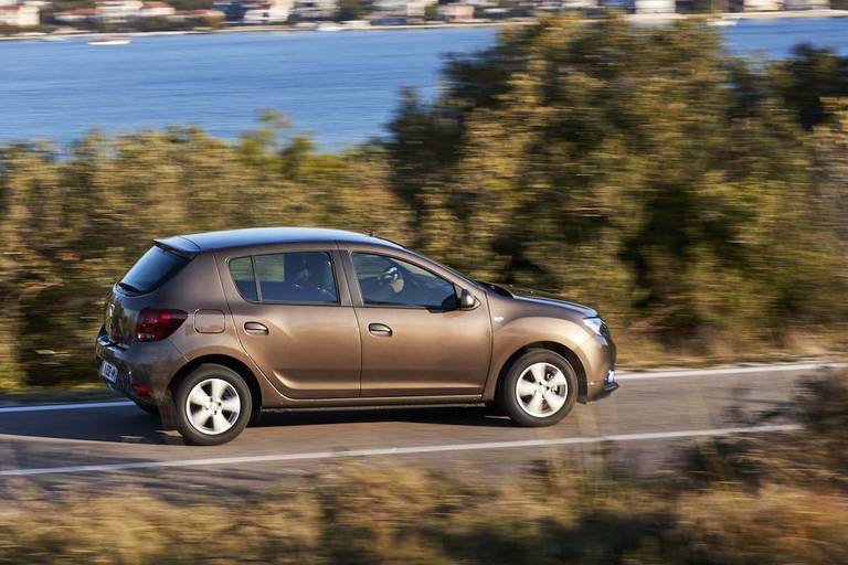  Der Dacia Sandero ist der aktuell günstigste Neuwagen Deutschlands. Er startet in der Basisausstattung unter 10.000 Euro.