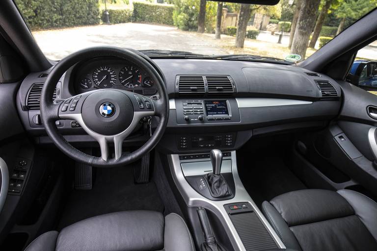 bmw-x5-e53-2000-cockpit