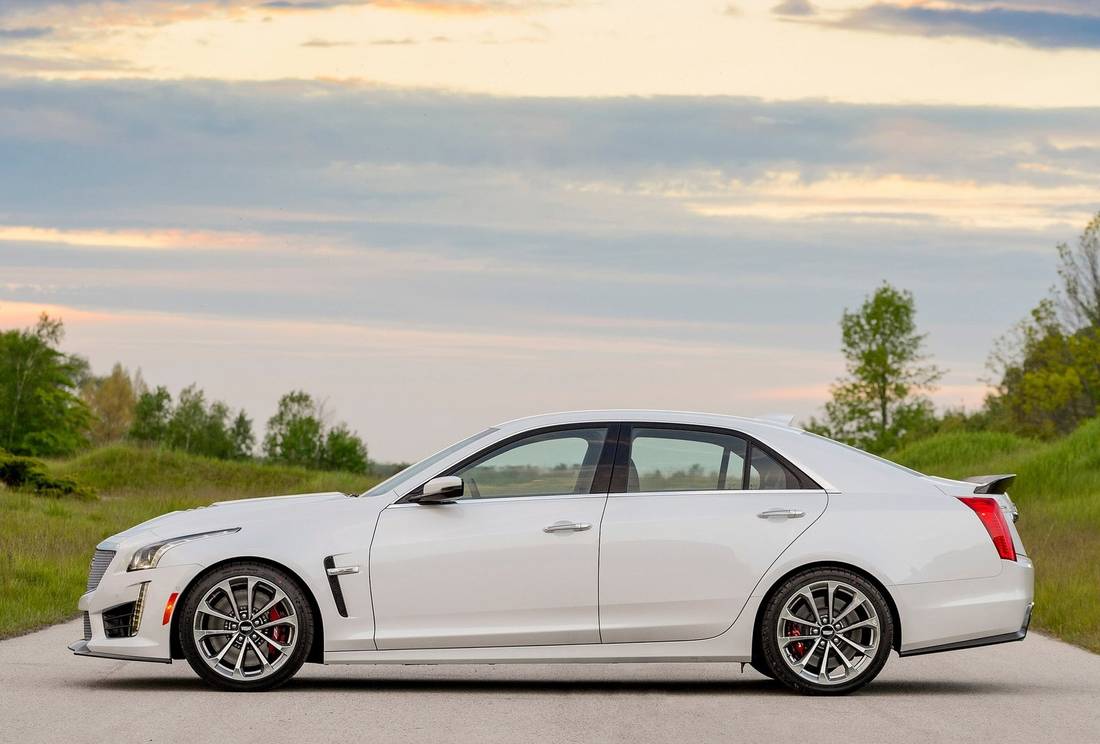 cadillac-cts-v-side