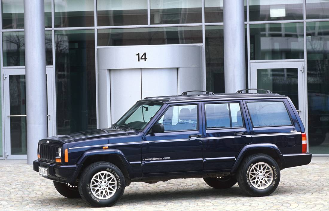 jeep-cherokee-xj-side