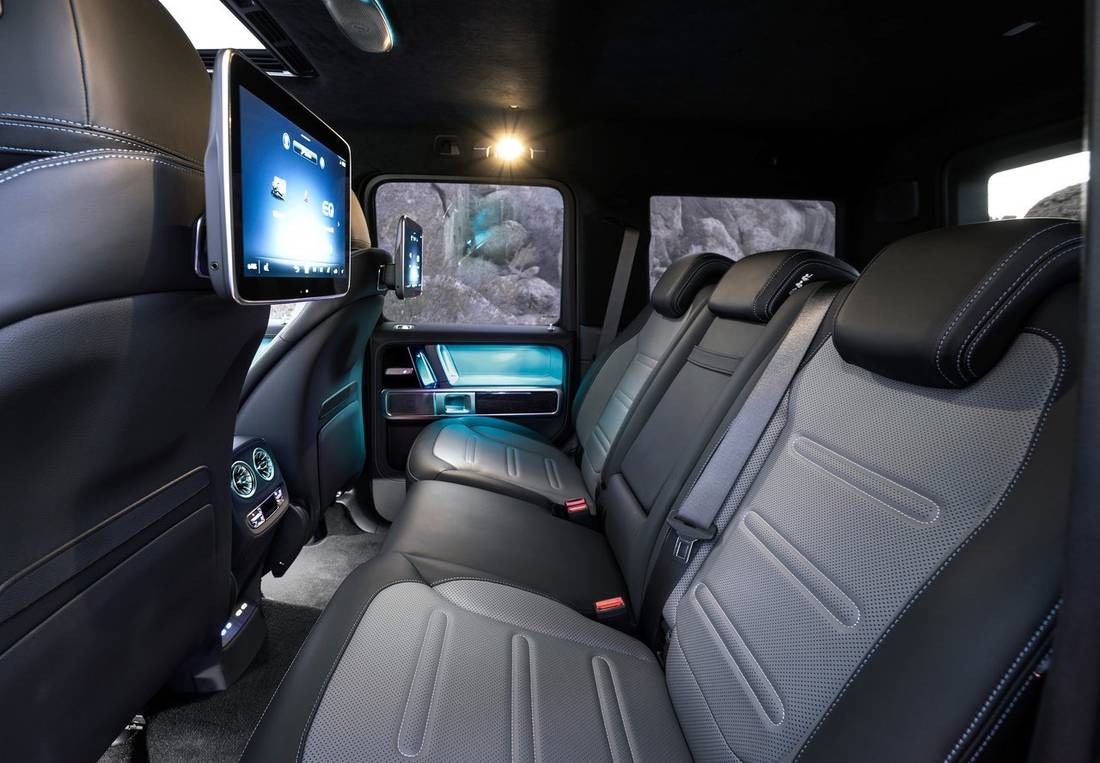 Mercedes-Benz-G580 interior 