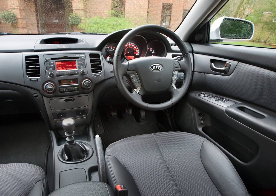 Kia-Magentis-Interior