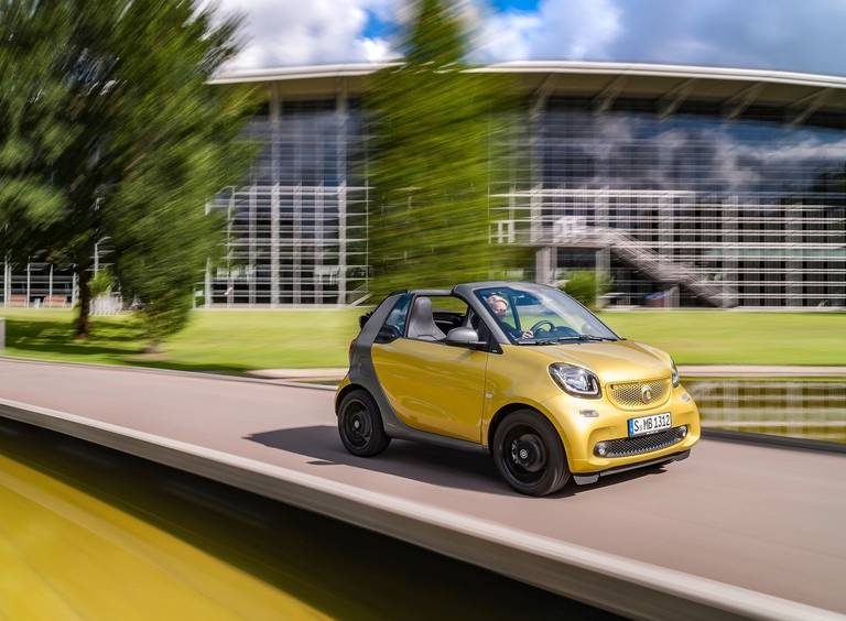 Der Smart ForTwo ist schon seit vielen Jahren auch als Cabrio erhältlich und gebraucht günstig zu haben.