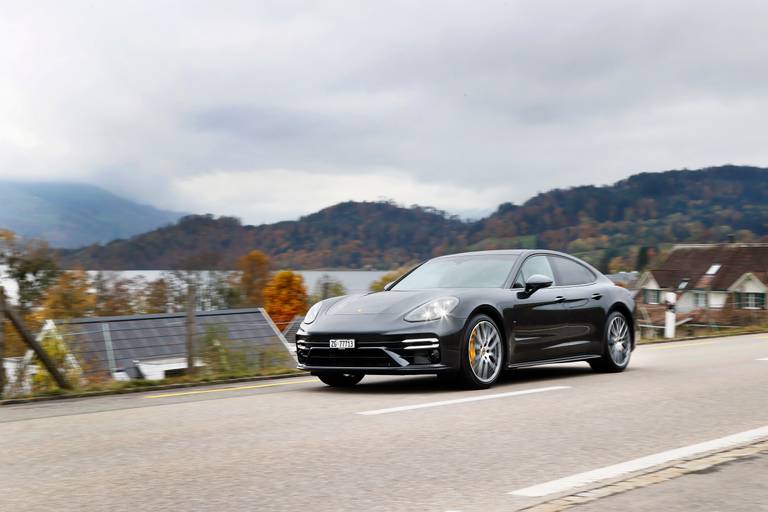 Porsche Panamera Sport Turismo Front