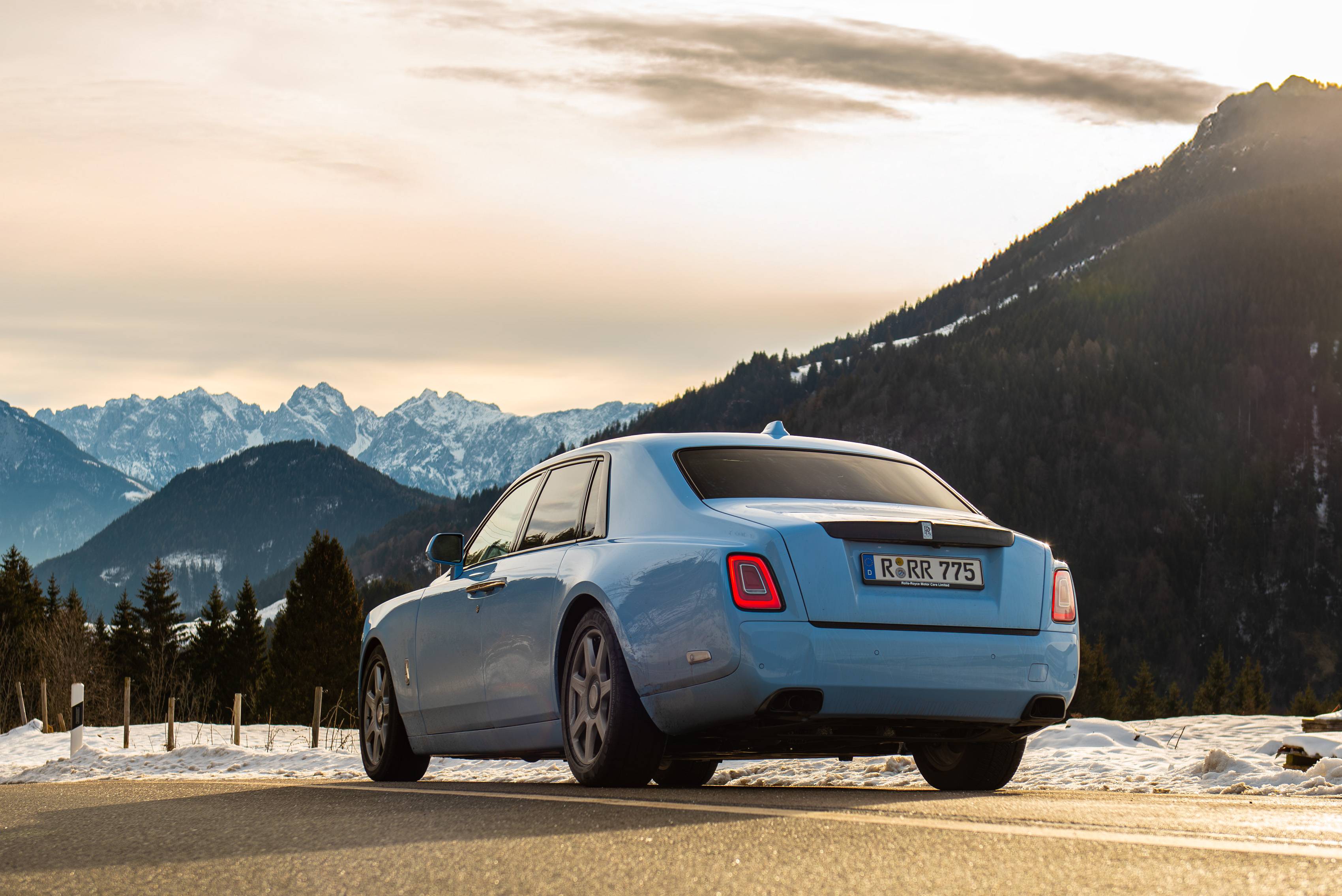 Rolls-Royce Phantom 2024 - Seiten-Heckansicht