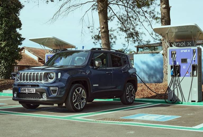  Bringt das wohl größte Offroad-Potenzial als Hybrid-SUV mit: Der Jeep Renegade 4xe Plug-in-Hybrid.