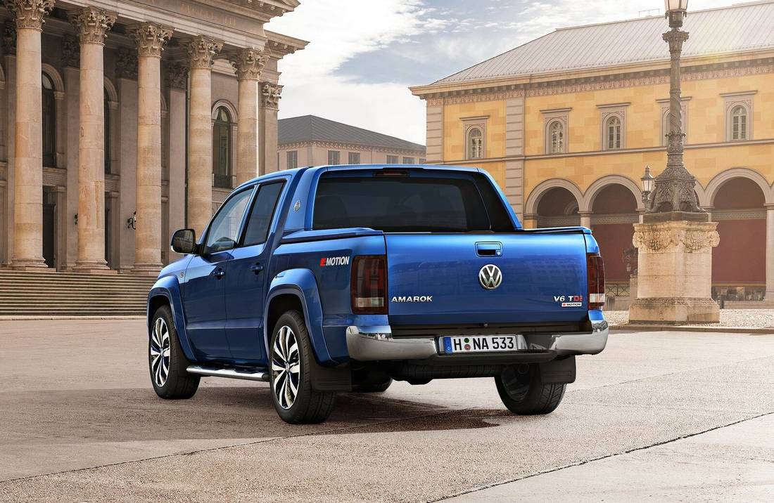 vw-amarok-back