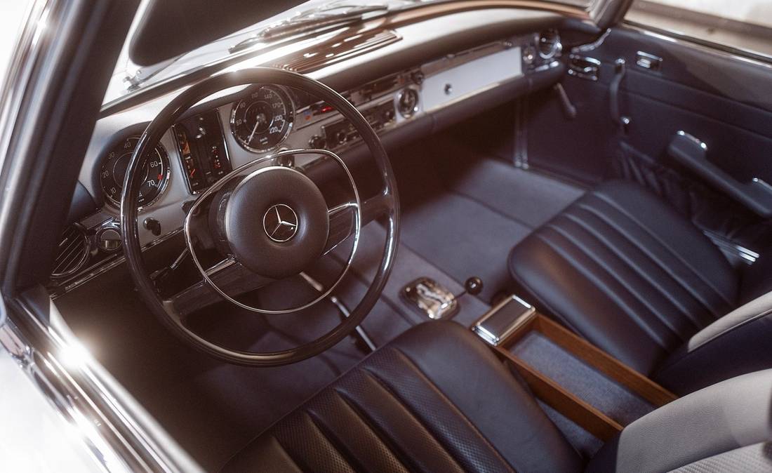 mercedes-benz-sl-280-interior