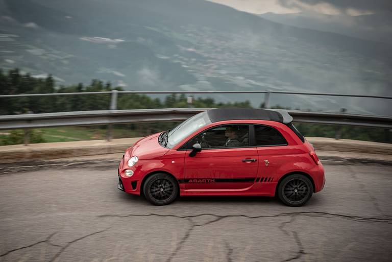 Fiat-Abarth-595-Competizione-Dynamic-Side