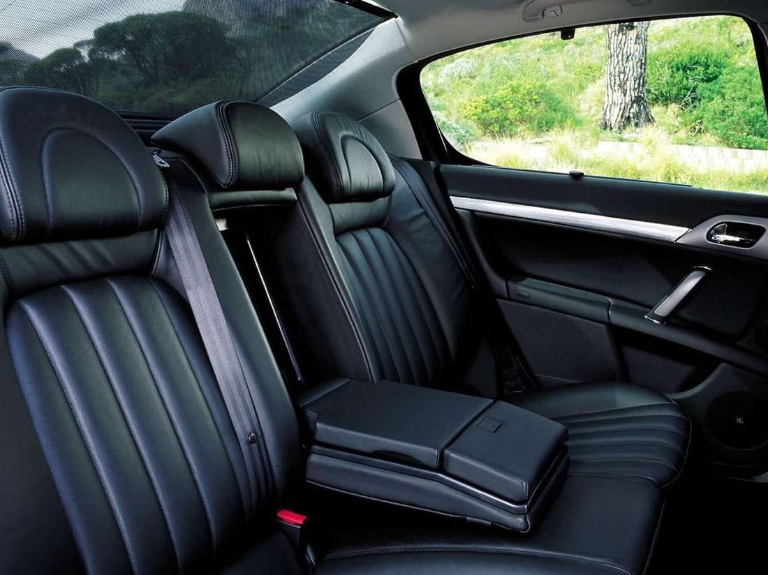 Peugeot-407-seating