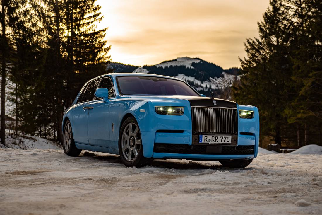 rolls-royce-phantom-2024-front-seite