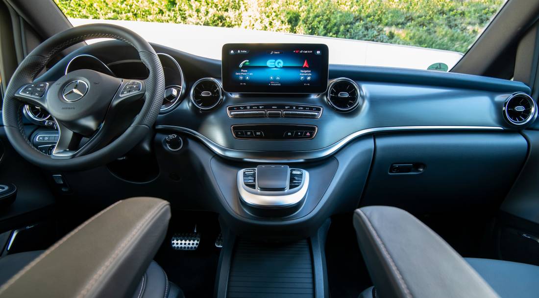 mercedes-benz-eqv-interior