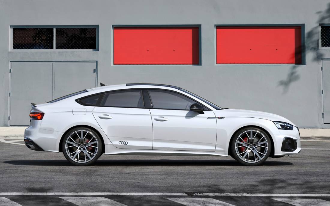 audi-a5-sportback-side