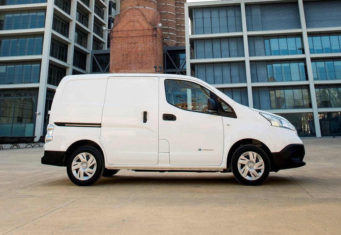 nissan-e-nv200-nl-side