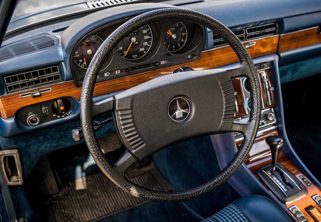 Mercedes-Benz-350 SE W116 interior (2)